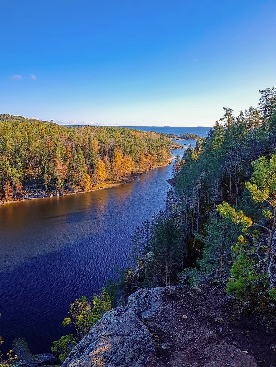 Осенью карельская природа буквально купается в золоте: отправляйтесь вместе с нами в путешествие по ее живописным местам Осенью карельская природа буквально купается в золоте: отправляйтесь вместе с нами в путешествие по ее живописным местам