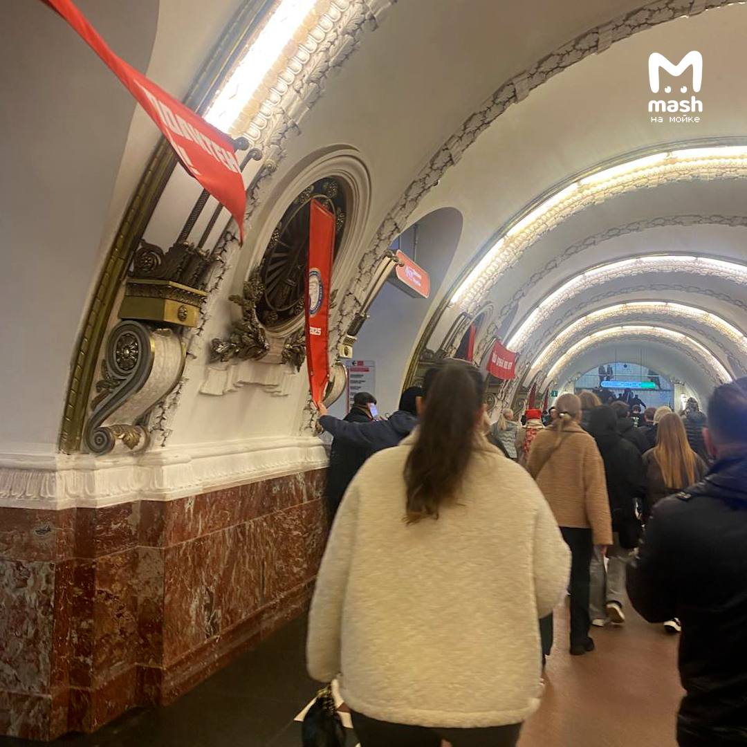 В питерском метро сегодня нарядно — отмечают юбилей, 70 лет! В далёком 1955-м первой станцией открыли "Площадь Восстания" В питерском метро сегодня нарядно — отмечают юбилей, 70 лет! В далёком 1955-м первой станцией открыли "Площадь Восстания"