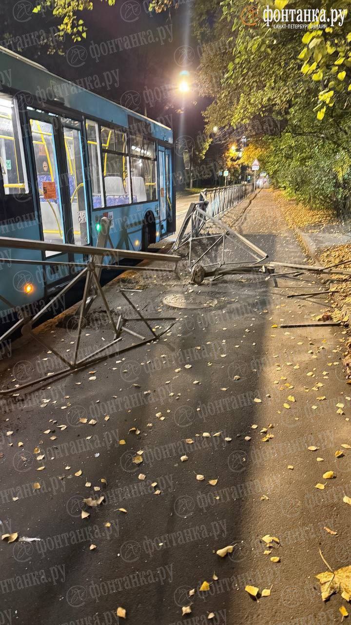 Забор не пускает экстренные службы к дому по улице Костюшко, 5к1 Забор не пускает экстренные службы к дому по улице Костюшко, 5к1