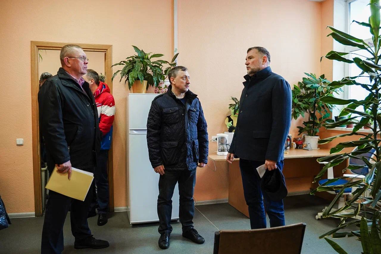 На улице Веры Слуцкой, 89 в этом году отремонтировали новую дворницкую, рассчитанную на 18 работников ручного труда На улице Веры Слуцкой, 89 в этом году отремонтировали новую дворницкую, рассчитанную на 18 работников ручного труда