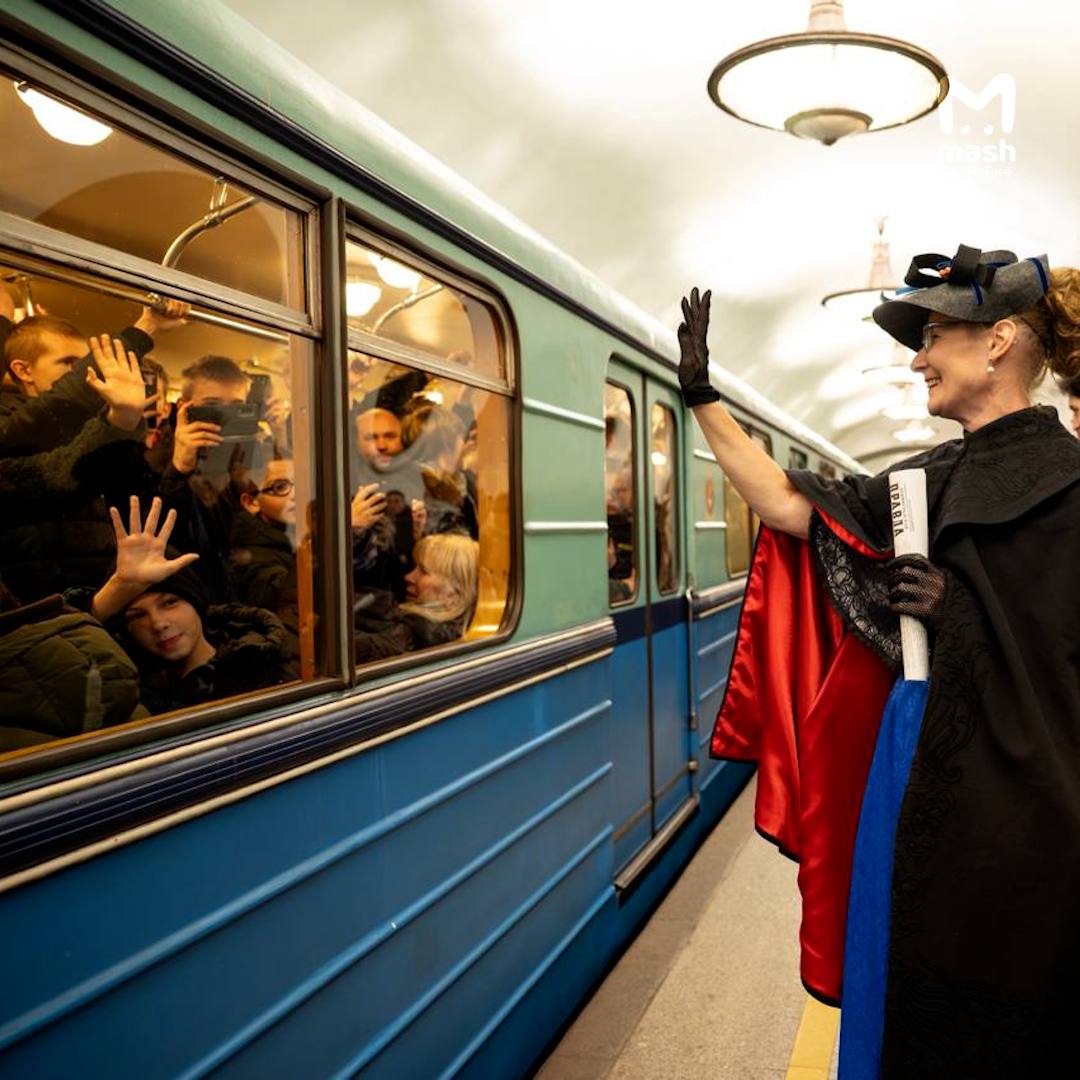 В питерском метро сегодня нарядно — отмечают юбилей, 70 лет! В далёком 1955-м первой станцией открыли "Площадь Восстания" В питерском метро сегодня нарядно — отмечают юбилей, 70 лет! В далёком 1955-м первой станцией открыли "Площадь Восстания"