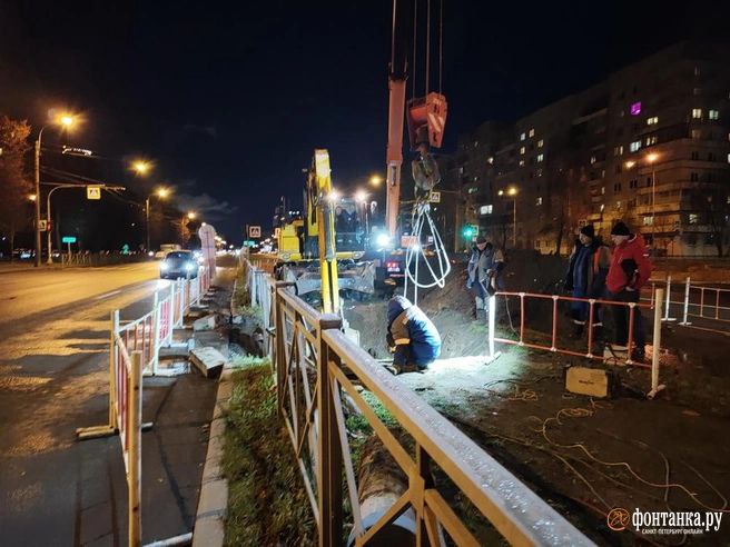 «Теплосеть» демонтировала дефектную трубу «Теплосеть» демонтировала дефектную трубу