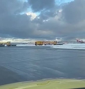 Аэропорт "Пулково" работает штатно, несмотря на первый снегопад в Петербурге