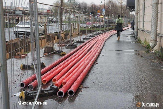 Длинные красные змеи «Россетей», пока останутся частью городских пейзажей