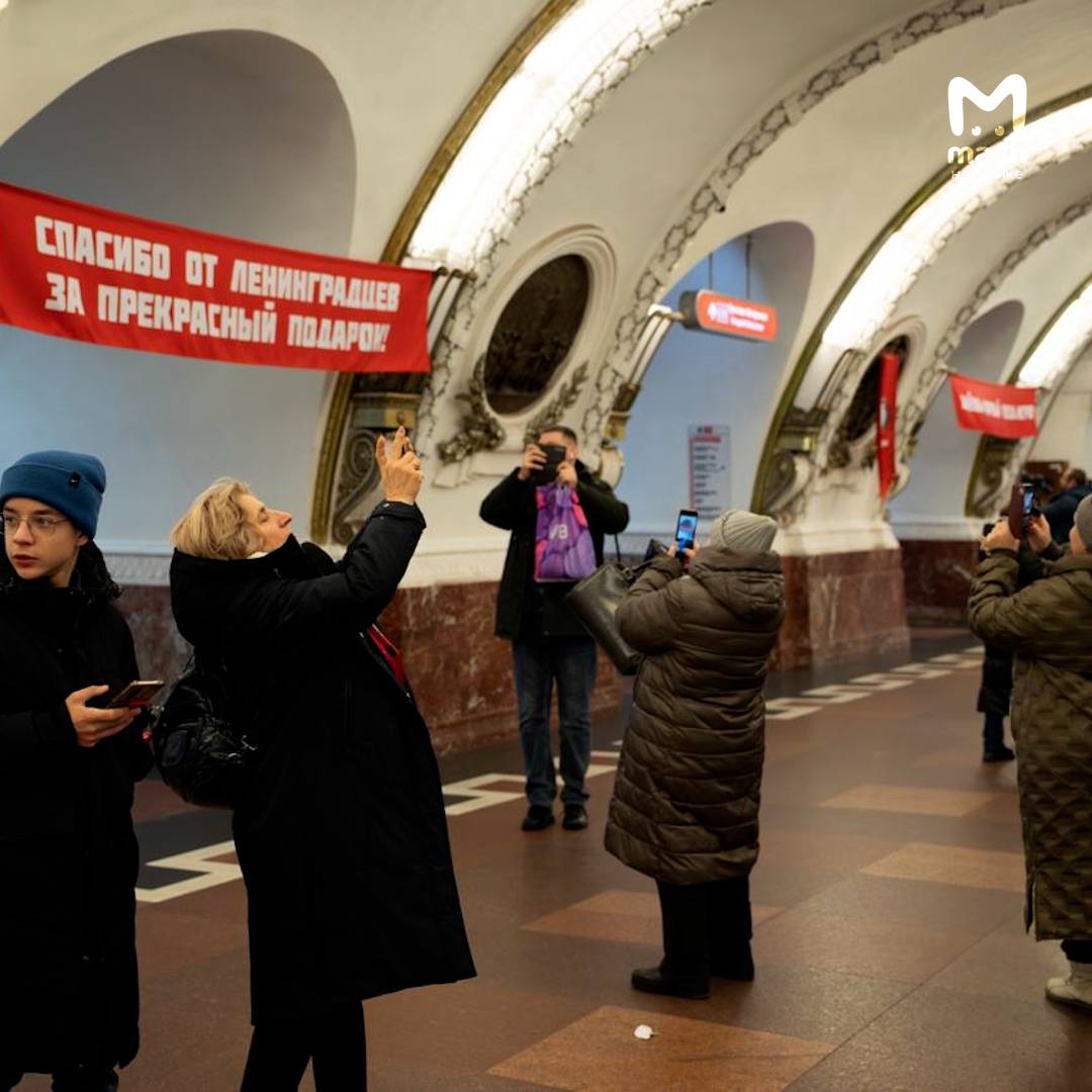 В питерском метро сегодня нарядно — отмечают юбилей, 70 лет! В далёком 1955-м первой станцией открыли "Площадь Восстания" В питерском метро сегодня нарядно — отмечают юбилей, 70 лет! В далёком 1955-м первой станцией открыли "Площадь Восстания"