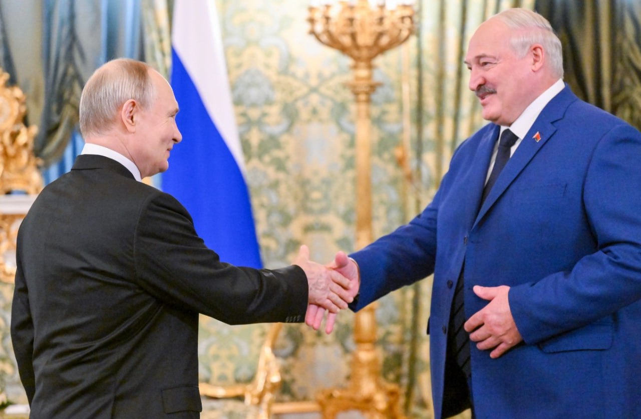 Владимир Путин провел телефонный разговор с Александром Лукашенко