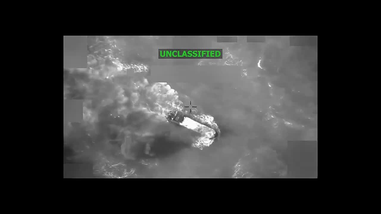 США атаковали и уничтожили очередную лодку с людьми в Карибском море