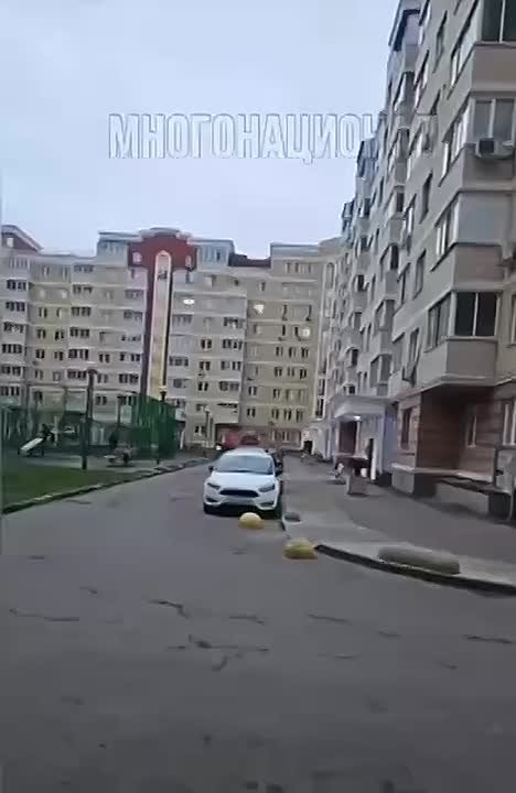 Триллер в Подмосковье: Мигрант забежал в чужую квартиру, избил незнакомую женщину и выпрыгнул в окно