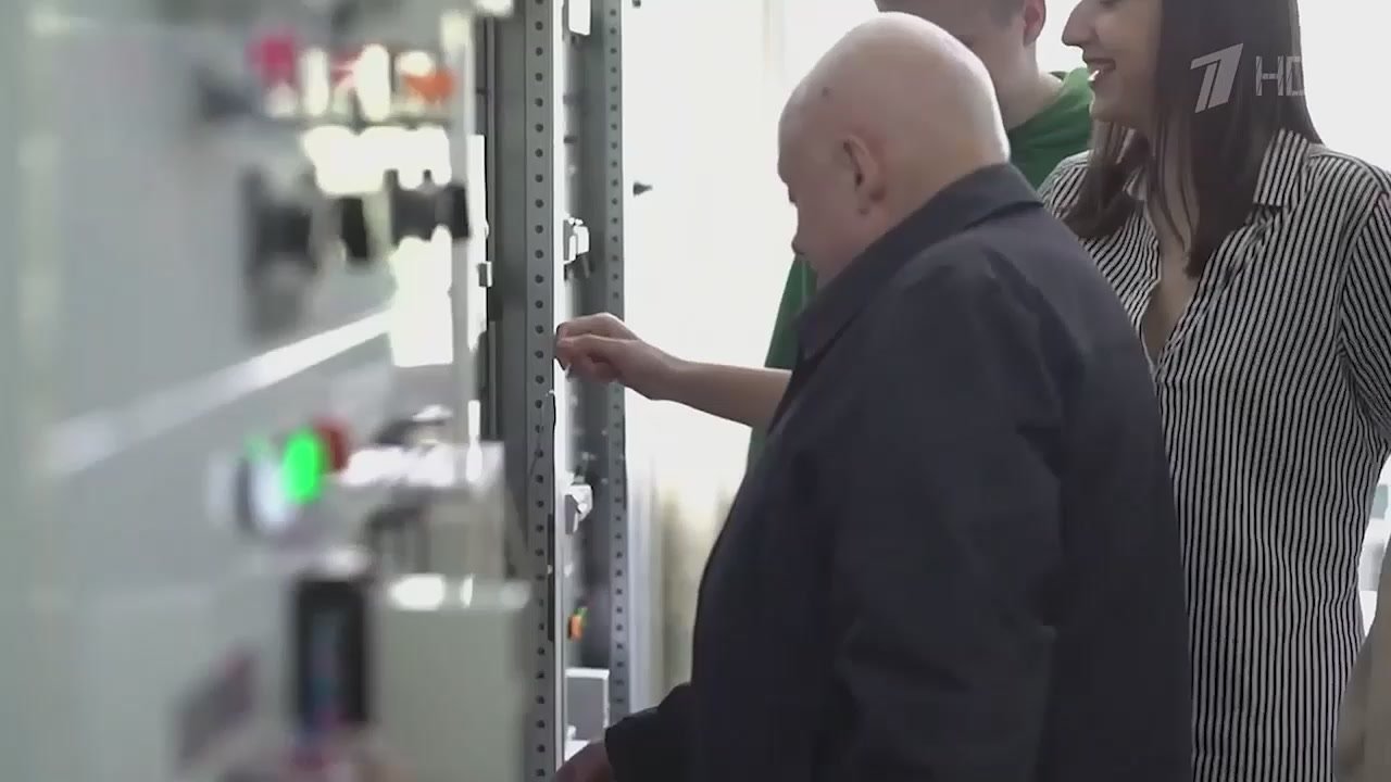 «НАБУ может вывернуть Зеленского наизнанку», — в сюжете программы «Человек и закон» на первом канале говорили о роли Коломойского в коррупционном скандале Миндича и самом Миндиче