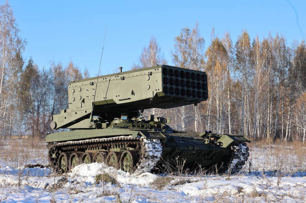 Ростех рапортует, что концерн «Уралвагонзавод» передал Министерству обороны очередную партию тяжелых огнемётных систем ТОС-1А «Солнцепёк» Ростех рапортует, что концерн «Уралвагонзавод» передал Министерству обороны очередную партию тяжелых огнемётных систем ТОС-1А «Солнцепёк»