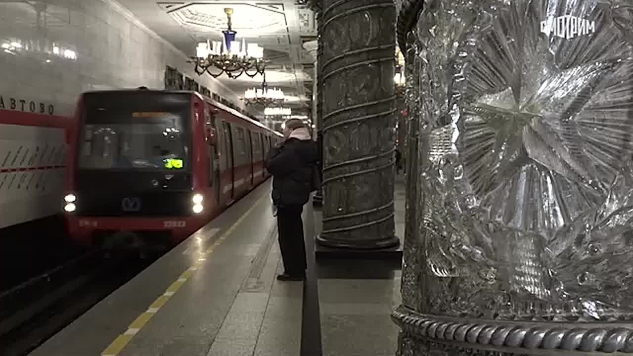 70-летний юбилей отмечает сегодня самое глубокое метро в России - петербургское
