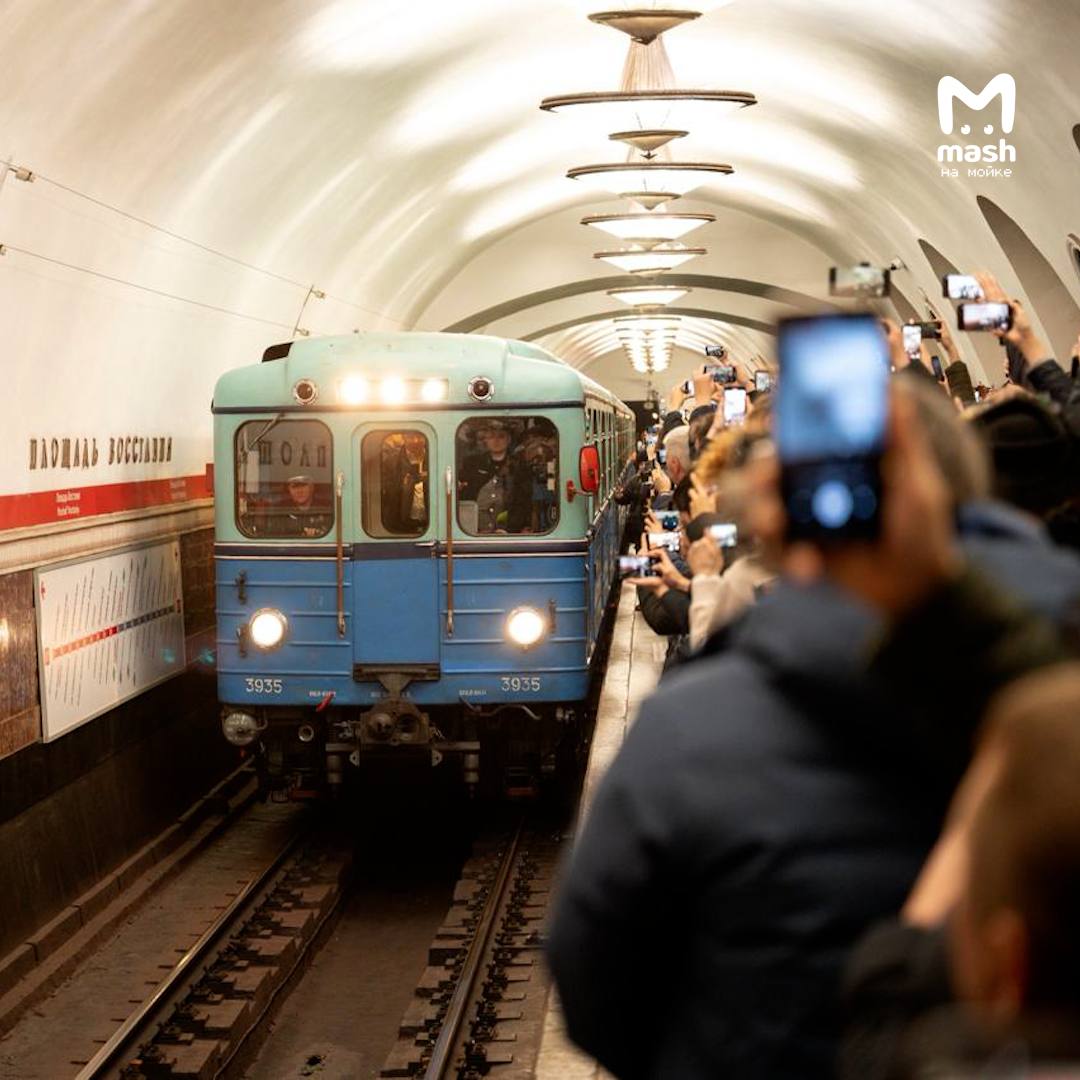 В питерском метро сегодня нарядно — отмечают юбилей, 70 лет! В далёком 1955-м первой станцией открыли "Площадь Восстания" В питерском метро сегодня нарядно — отмечают юбилей, 70 лет! В далёком 1955-м первой станцией открыли "Площадь Восстания"
