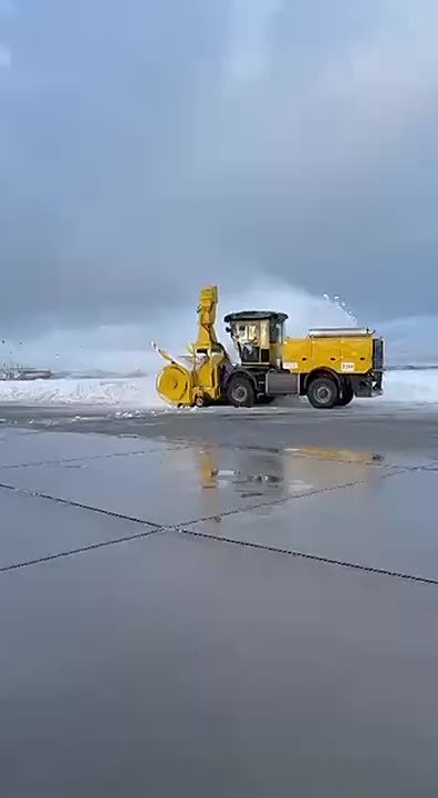 В Пулково службы работают в усиленном режиме, чтобы справиться со снегом