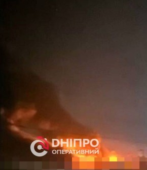 «Ночью дроны атаковали Днепр. Удары были по предприятиям, сообщили в администрации. В пабликах расходятся видео взрывов с мощной вспышкой»