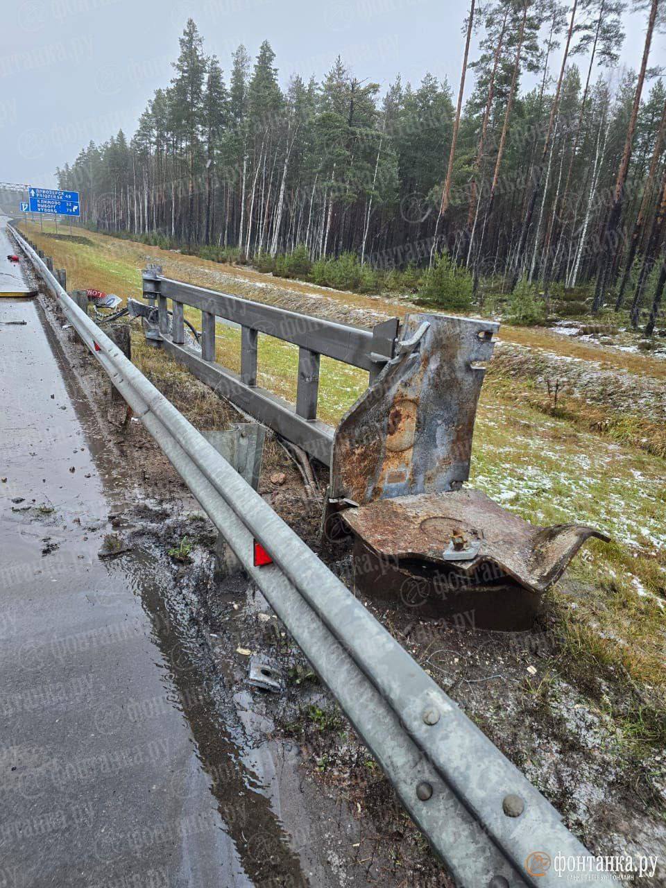 Из-за аварии на 71-м километре А-121 «Сортавала» движение перекрыто в обе стороны — на участке опрокинулся самосвал, который повредил опору системы управления Из-за аварии на 71-м километре А-121 «Сортавала» движение перекрыто в обе стороны — на участке опрокинулся самосвал, который повредил опору системы управления