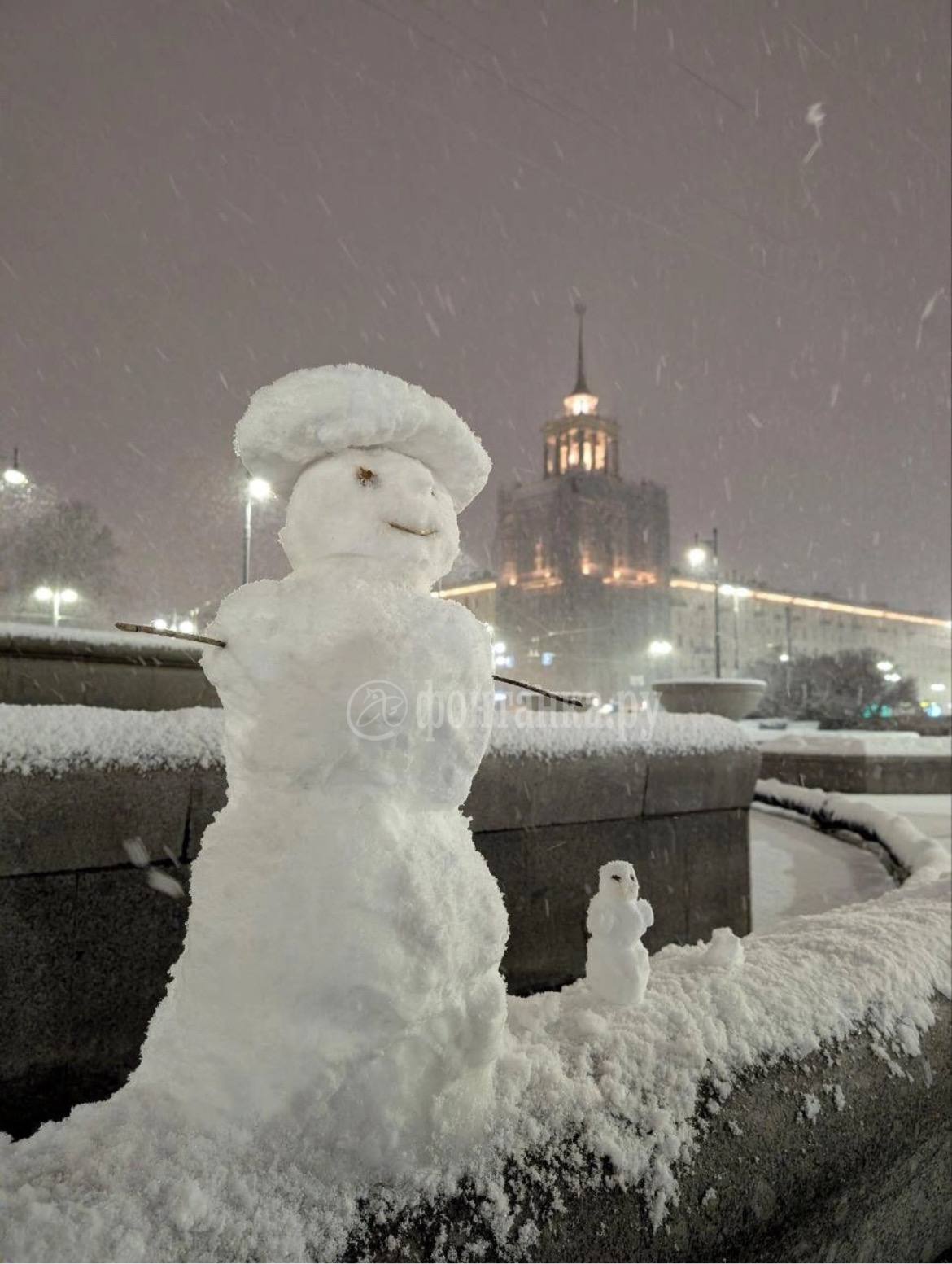 Первая снеговиковая армия этого снежного сезона собирается в разных районах Петербурга, делятся кадрами читатели Первая снеговиковая армия этого снежного сезона собирается в разных районах Петербурга, делятся кадрами читатели