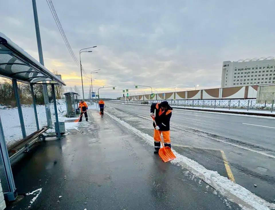 Городские службы продолжают круглосуточно следить за состоянием улично-дорожной сети Городские службы продолжают круглосуточно следить за состоянием улично-дорожной сети