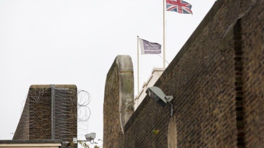 «Извините, отпустите!» — «Ладно»