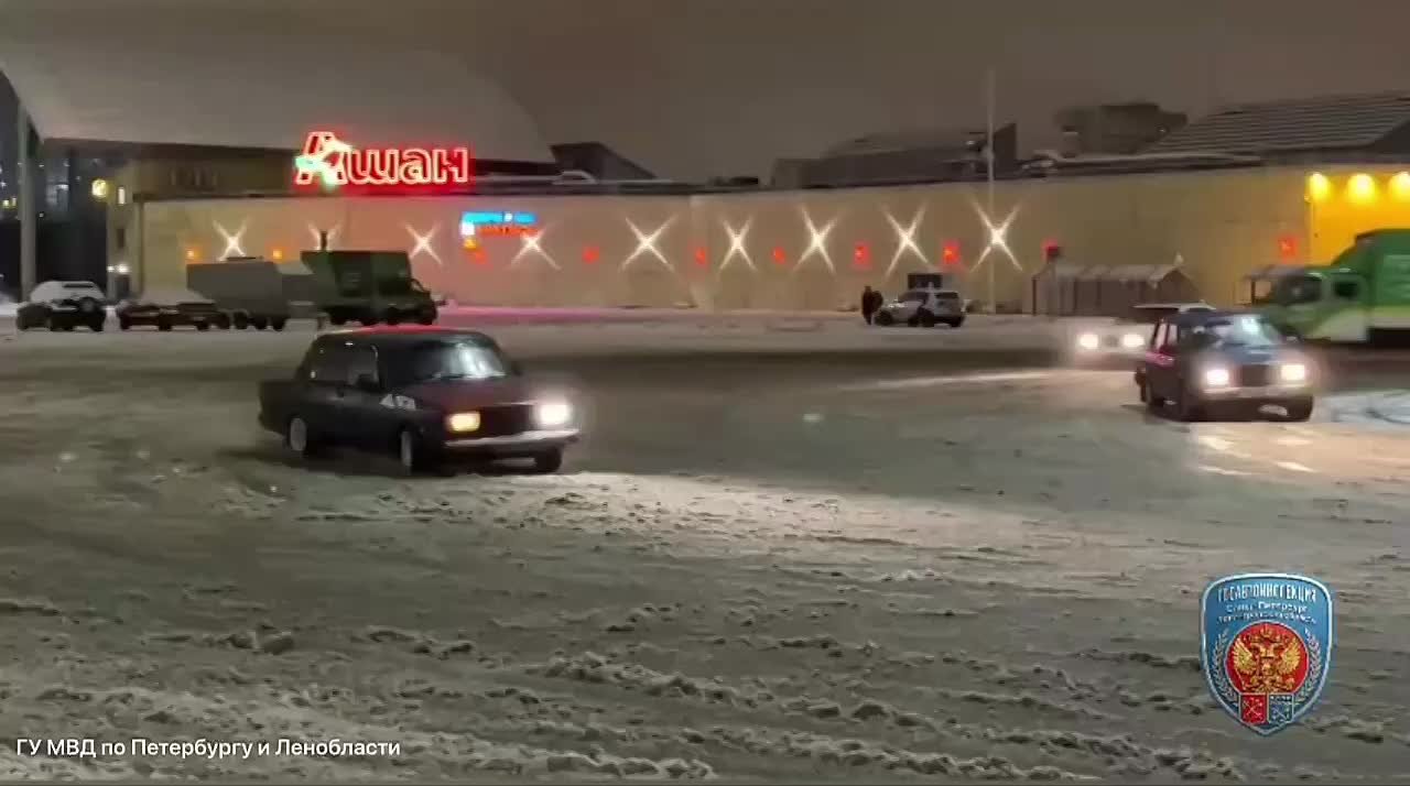 Дрифтующая газель, а вместе с ней еще несколько слишком шумных авто, которые не давали отдыхать жителям Калининского района, в ближайшее время точно не будут этого делать