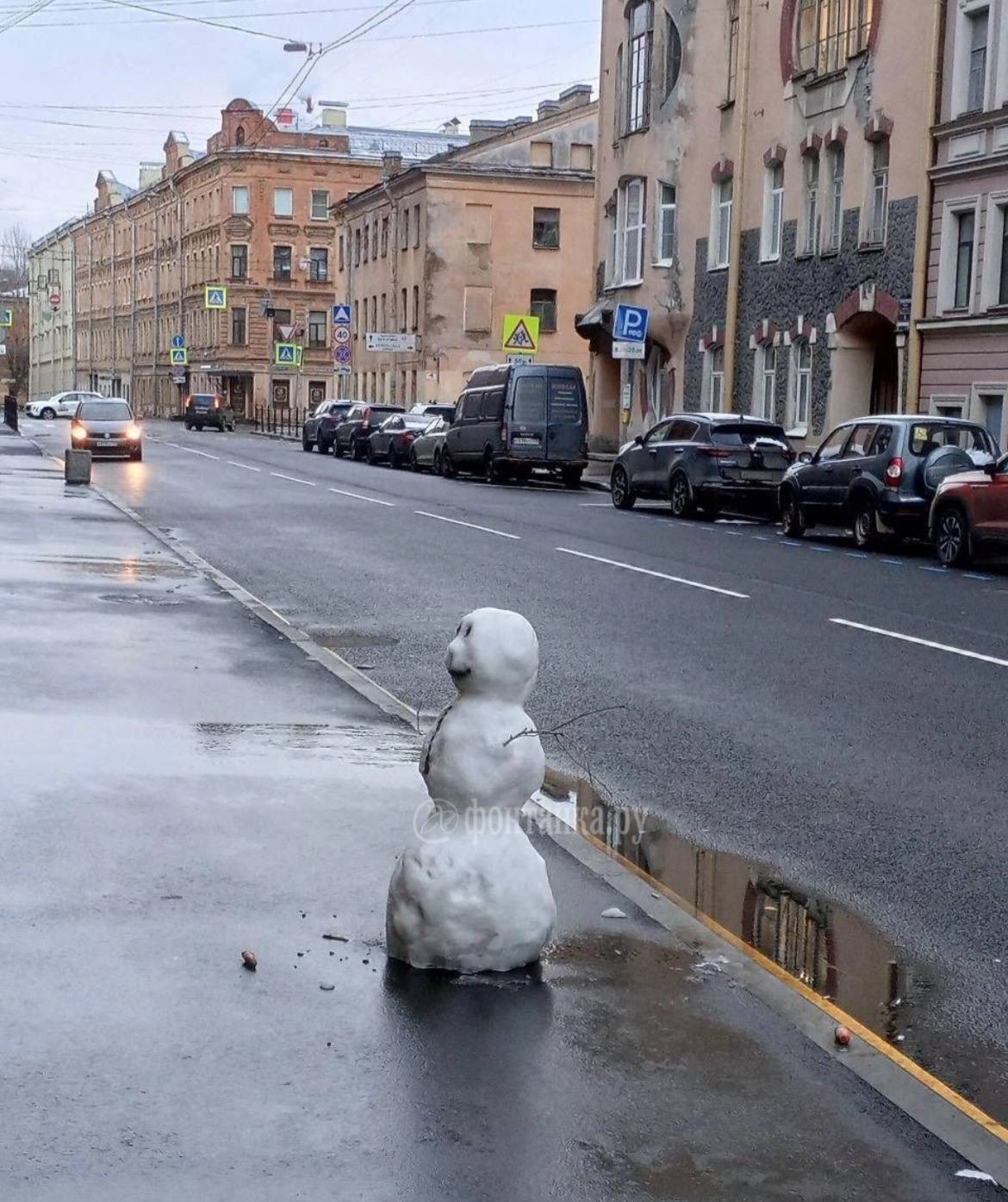 Первая снеговиковая армия этого снежного сезона собирается в разных районах Петербурга, делятся кадрами читатели Первая снеговиковая армия этого снежного сезона собирается в разных районах Петербурга, делятся кадрами читатели