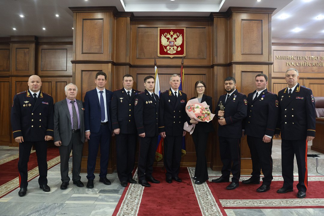 Владимир Колокольцев поздравил многотысячный коллектив участковых уполномоченных полиции с днем образования Службы Владимир Колокольцев поздравил многотысячный коллектив участковых уполномоченных полиции с днем образования Службы