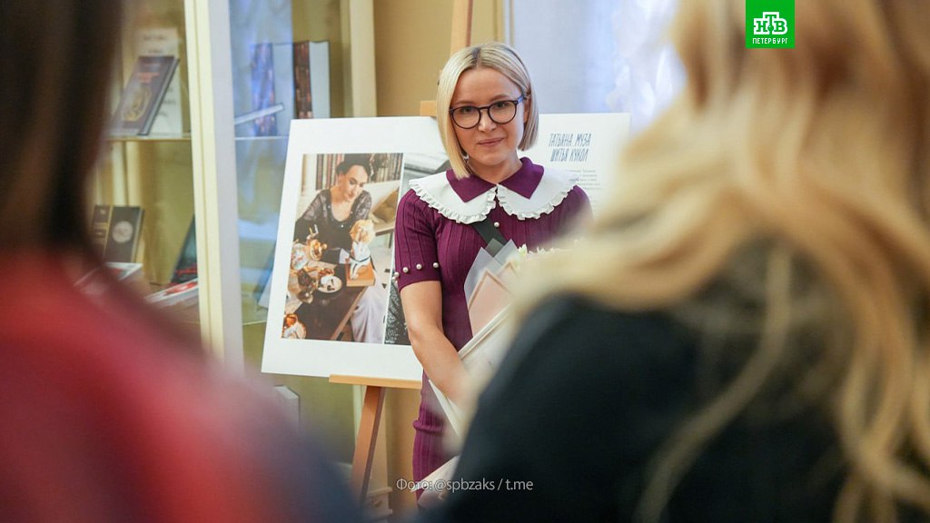 В Мариинском дворце открылась фотовыставка, посвященная «Музам особенного Петербурга» В Мариинском дворце открылась фотовыставка, посвященная «Музам особенного Петербурга»