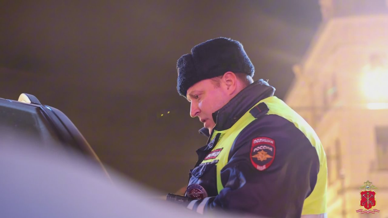 Больше 250 авто проверила полиция во время рейда в центре Петербурга