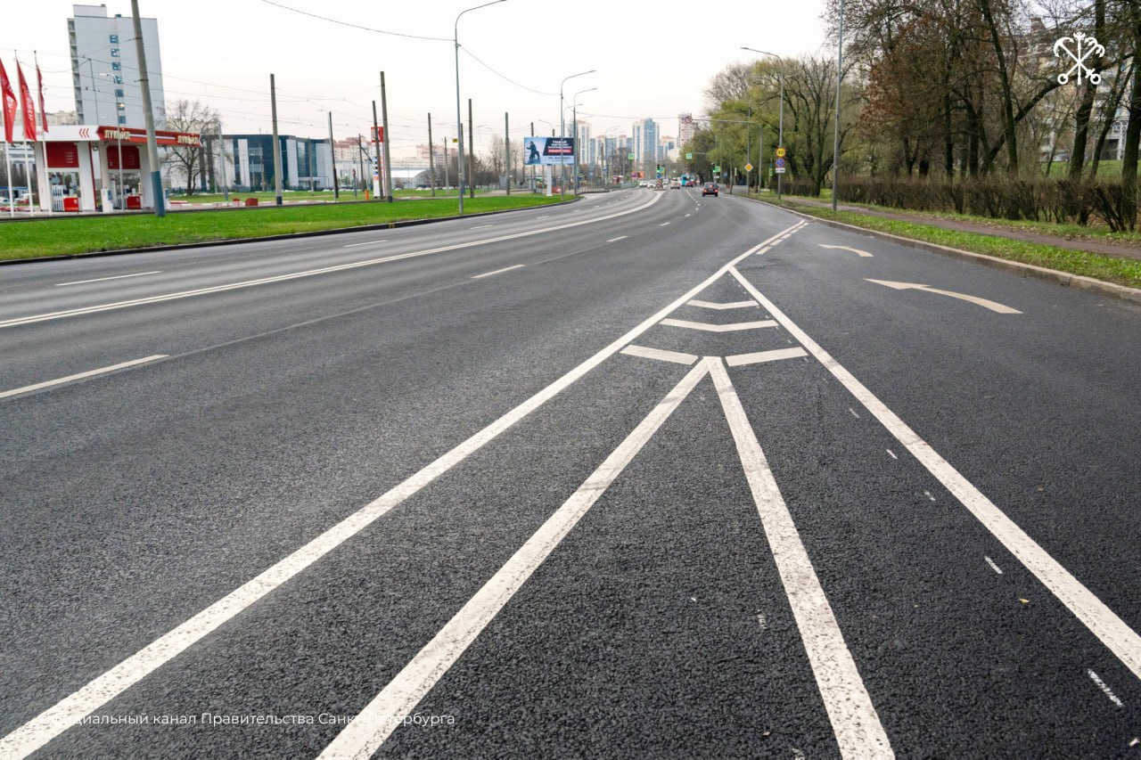 На проспекте Стачек завершили благоустройство после масштабного ремонта дороги На проспекте Стачек завершили благоустройство после масштабного ремонта дороги
