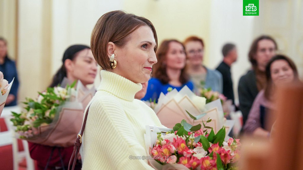 В Мариинском дворце открылась фотовыставка, посвященная «Музам особенного Петербурга» В Мариинском дворце открылась фотовыставка, посвященная «Музам особенного Петербурга»