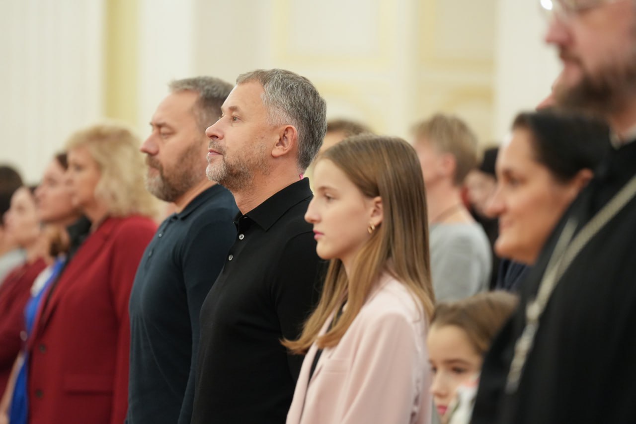 Открылась выставка «Муза особенного Петербурга», посвящённая матерям детей, страдающих тяжёлыми неизлечимыми и орфанными заболеваниями Открылась выставка «Муза особенного Петербурга», посвящённая матерям детей, страдающих тяжёлыми неизлечимыми и орфанными заболеваниями