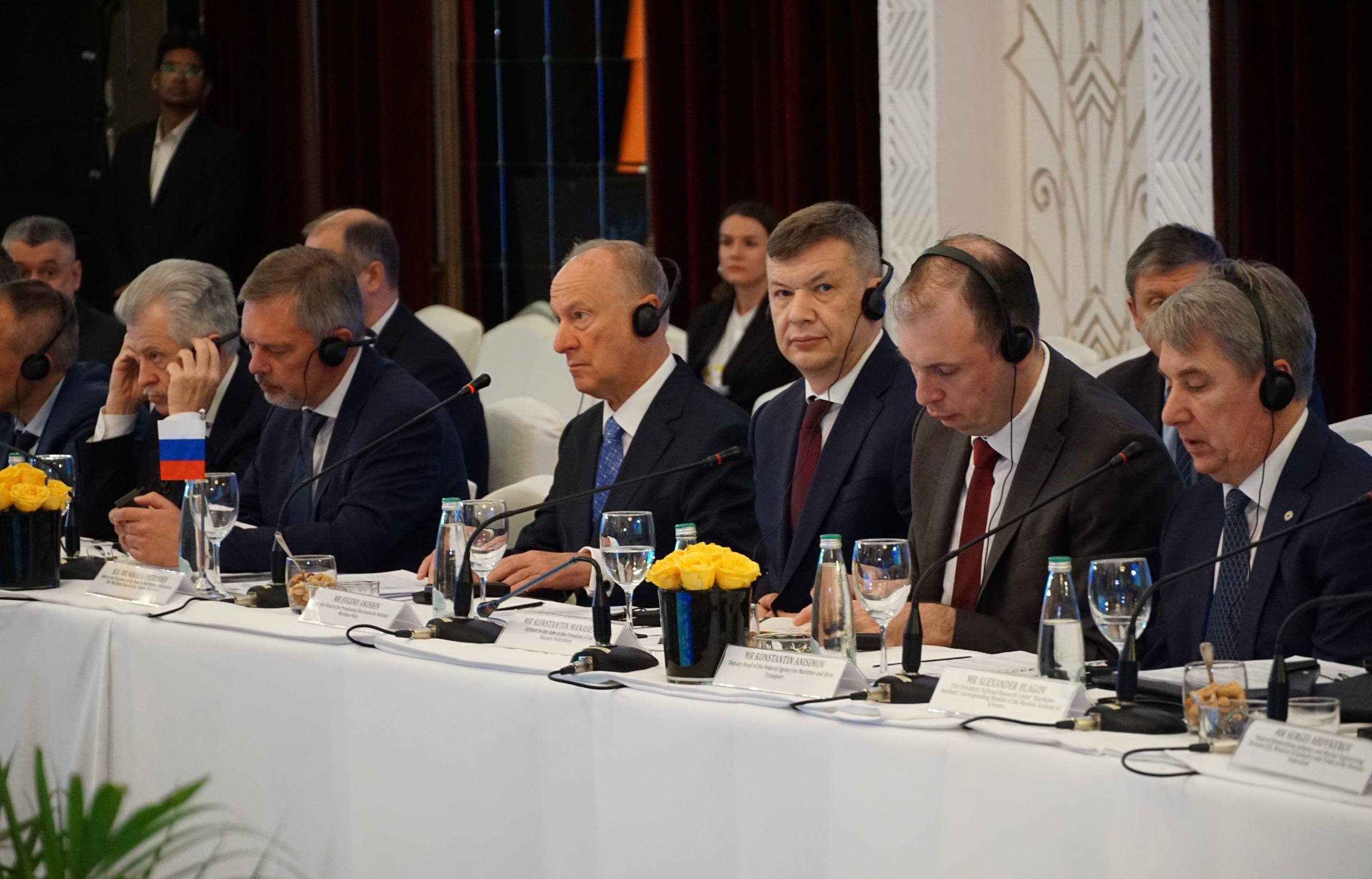 17 ноября Помощник Президента России, Председатель Морской коллегии России Н.П.Патрушев провел в Нью-Дели российско-индийские консультации по взаимодействию в морской сфере 17 ноября Помощник Президента России, Председатель Морской коллегии России Н.П.Патрушев провел в Нью-Дели российско-индийские консультации по взаимодействию в морской сфере