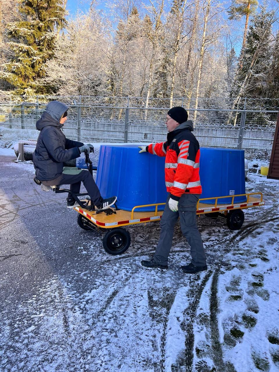 Волонтеры провели субботник в Центре изучения морских млекопитающих в Репино Волонтеры провели субботник в Центре изучения морских млекопитающих в Репино