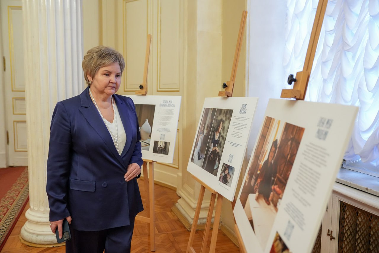 Открылась выставка «Муза особенного Петербурга», посвящённая матерям детей, страдающих тяжёлыми неизлечимыми и орфанными заболеваниями Открылась выставка «Муза особенного Петербурга», посвящённая матерям детей, страдающих тяжёлыми неизлечимыми и орфанными заболеваниями