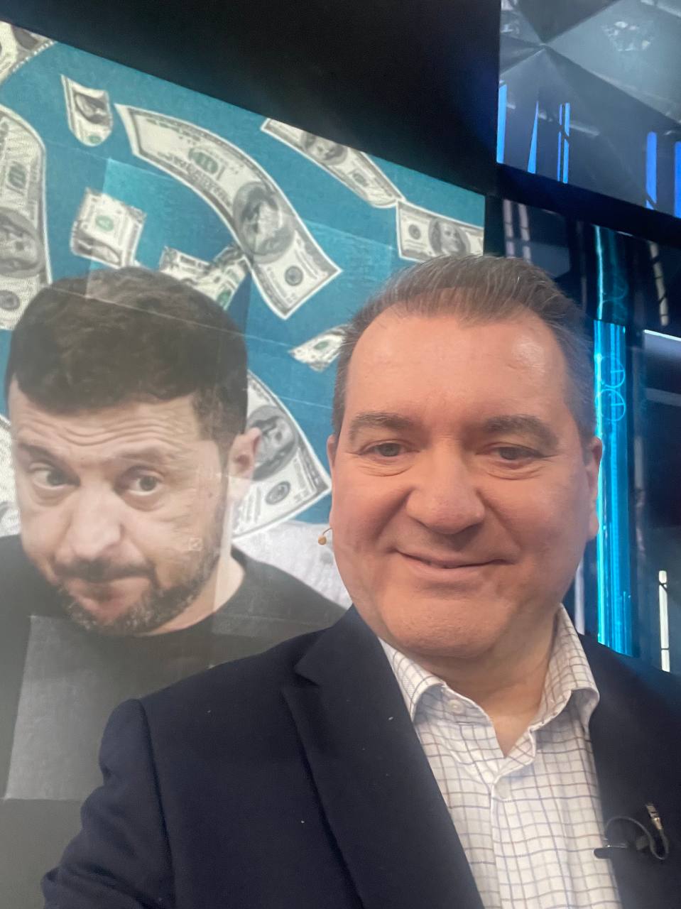 Владимир Корнилов: Сегодня выступал в эфире Первого канала и все время чувствовал, что мне кто-то в спину смотрит