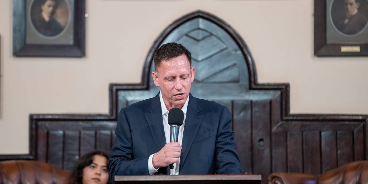 Малек Дудаков: Пузырь искусственного интеллекта схлопывается? Всё больше инсайдеров начинают активно распродавать акции IT-гигантов США в ожидании серьёзной коррекции на рынках