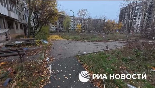 Наши штурмовики во время зачистки Красноармейска поймали двух ВСУшников, которые переоделись в гражданское и пряталась в одной из квартир