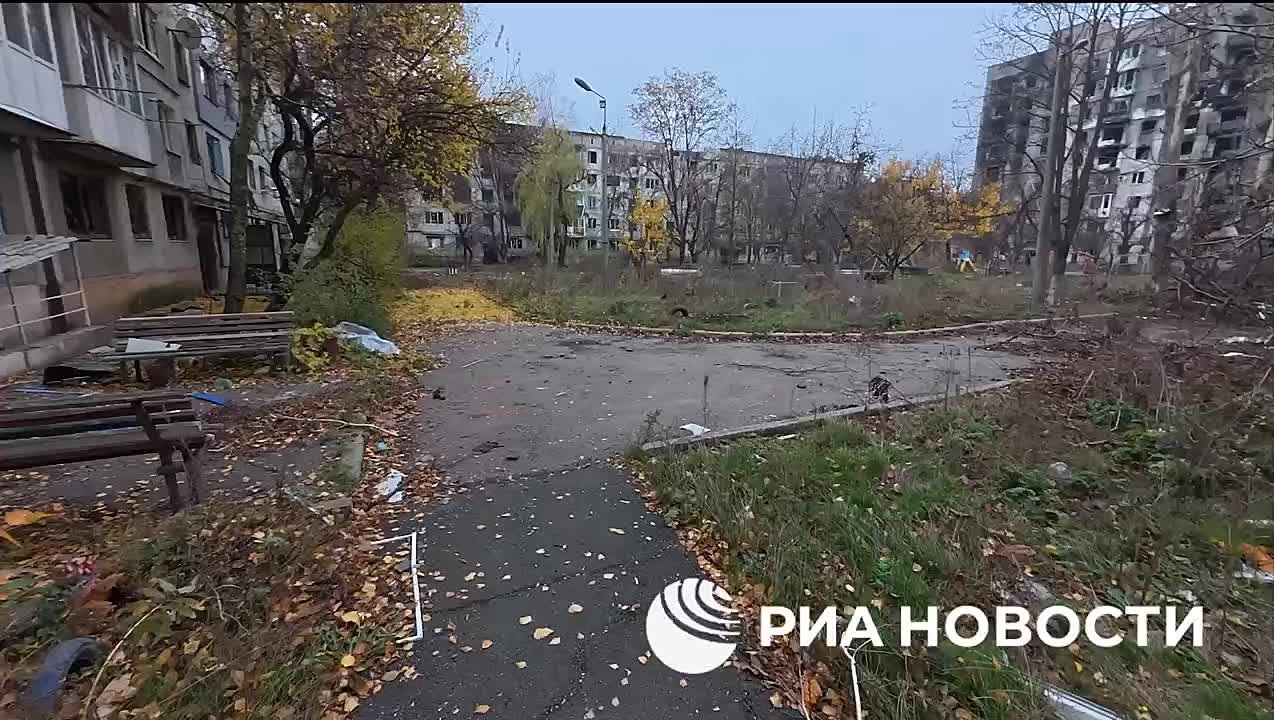 Наши штурмовики во время зачистки Красноармейска поймали двух ВСУшников, которые переоделись в гражданское и пряталась в одной из квартир