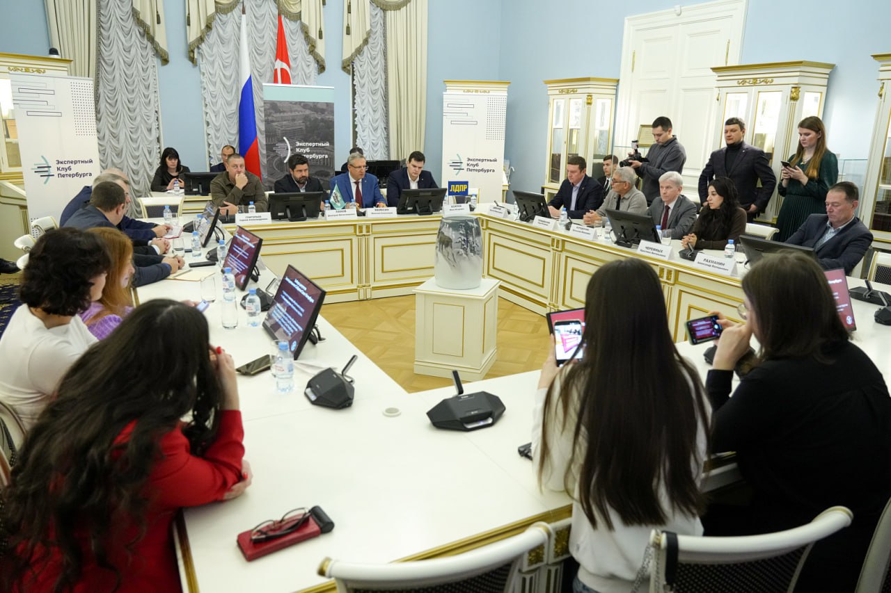 Состоялось заседание Экспертного клуба Петербурга, на котором представили новую схему одномандатных избирательных округов для выборов депутатов Заксобрания Состоялось заседание Экспертного клуба Петербурга, на котором представили новую схему одномандатных избирательных округов для выборов депутатов Заксобрания