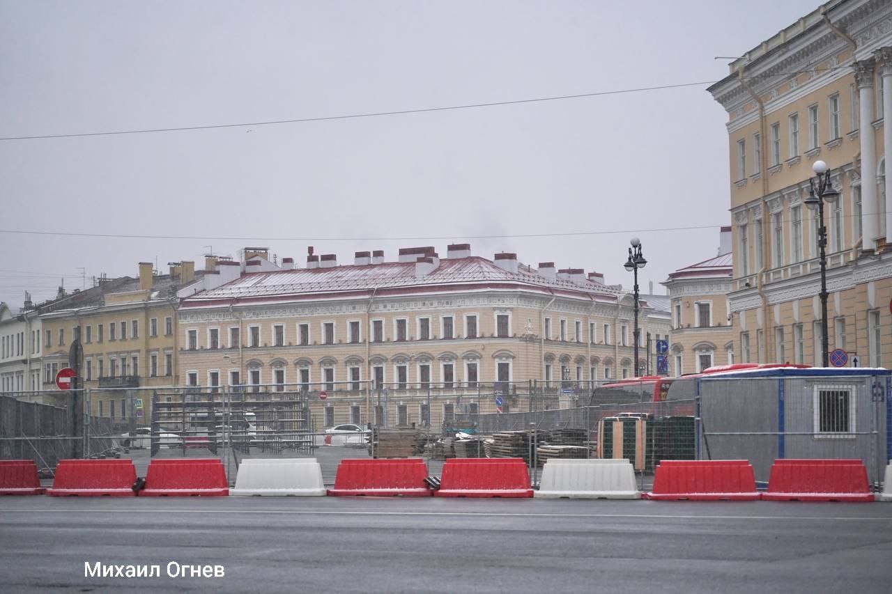 На Дворцовой площади приступили к возведению восьмиметровой горки на новогодние праздники На Дворцовой площади приступили к возведению восьмиметровой горки на новогодние праздники