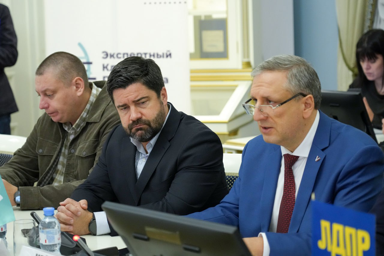 Состоялось заседание Экспертного клуба Петербурга, на котором представили новую схему одномандатных избирательных округов для выборов депутатов Заксобрания Состоялось заседание Экспертного клуба Петербурга, на котором представили новую схему одномандатных избирательных округов для выборов депутатов Заксобрания