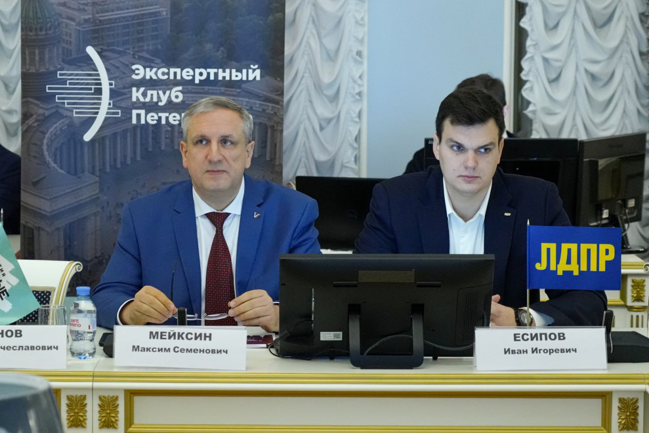 Состоялось заседание Экспертного клуба Петербурга, на котором представили новую схему одномандатных избирательных округов для выборов депутатов Заксобрания