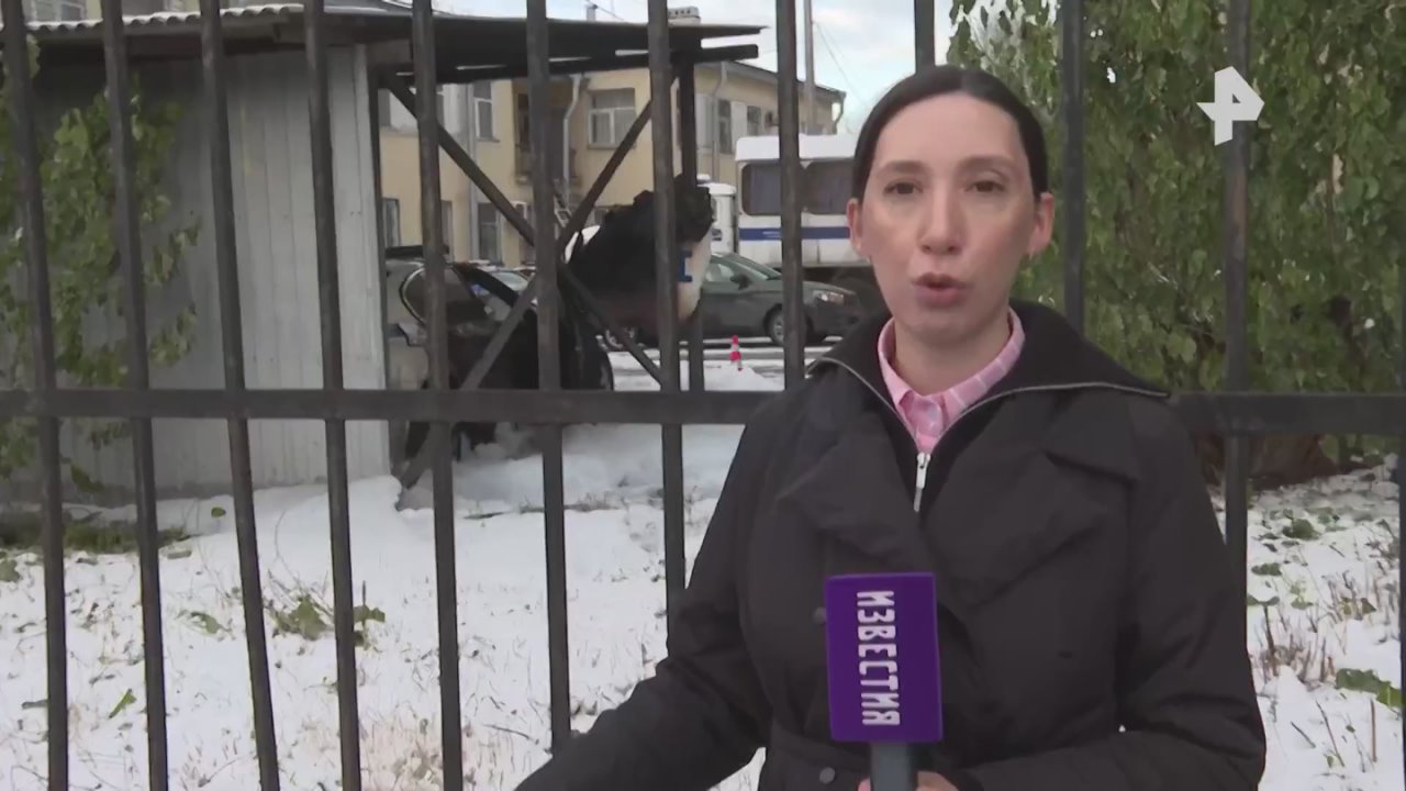 Подросток из Петербурга поджег полицейский автомобиль в Адмиралтейском районе, сообщили в полиции города