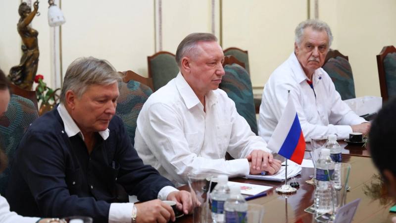 В ходе официального визита делегации Санкт-Петербурга в Республику Куба состоялась встреча губернатора Александра Беглова с губернатором провинции Сантьяго-де-Куба Мануэлем Фальконом Эрнандесом