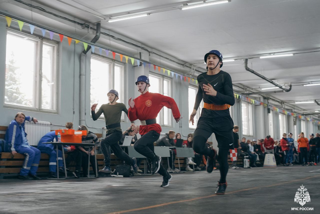 В Петербурге определили сильнейшую команду среди дружин юных пожарных В Петербурге определили сильнейшую команду среди дружин юных пожарных