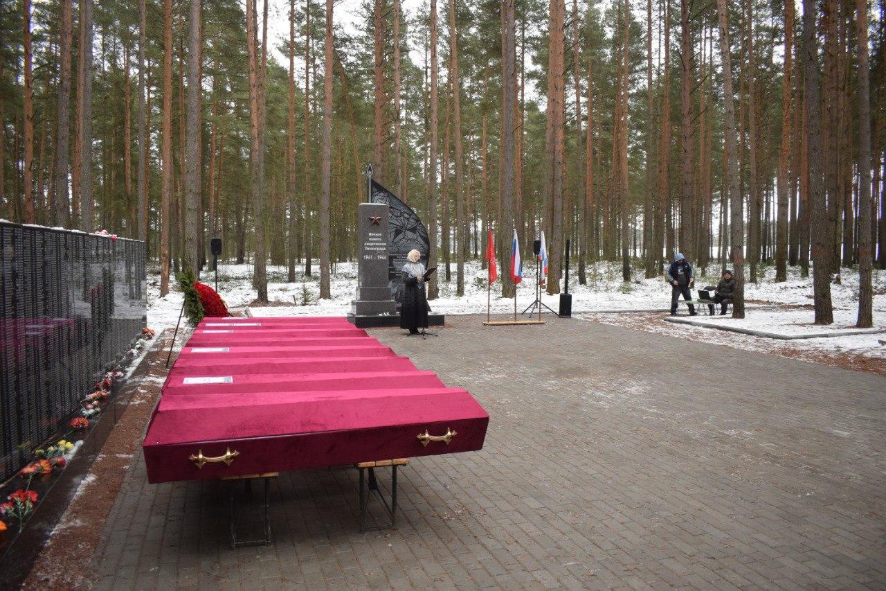 Останки 90 бойцов Красной Армии предали земле в Кировском районе