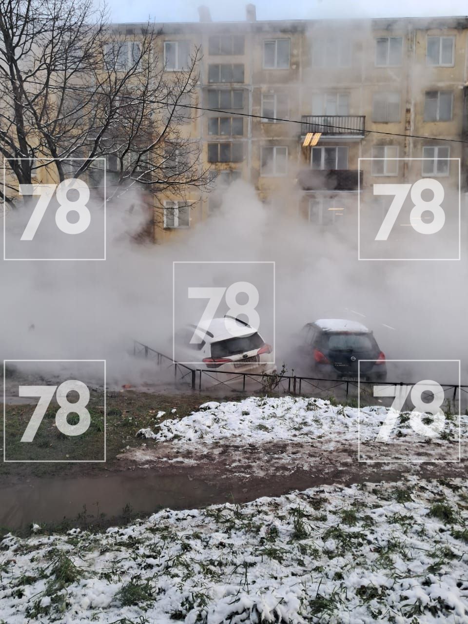 Мощный прорыв на Бассейной — кипяток заливает всю улицу Мощный прорыв на Бассейной — кипяток заливает всю улицу