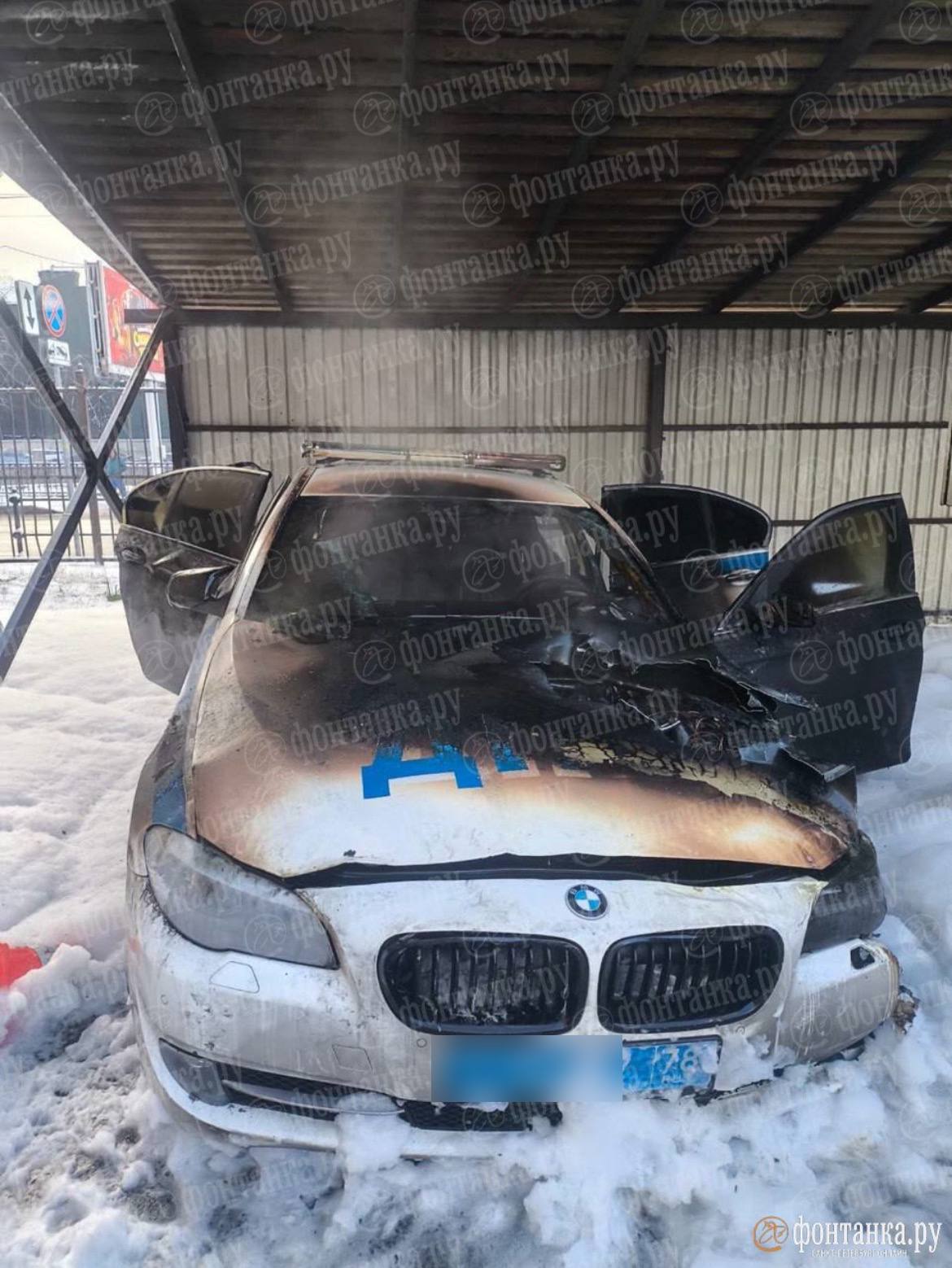 Появились кадры сгоревшего автомобиля ДПС, который поджег 15-летний подросток из Узбекистана