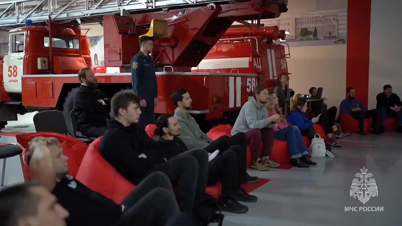 В год 35-летия МЧС России и в рамках всероссийской акции ведомства "35 добрых дел" особенно важно успевать делать добрые дела