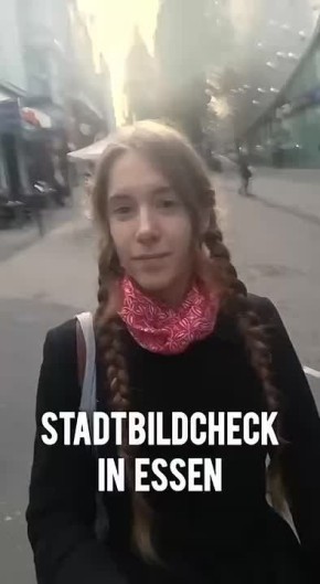 Ничего особенного: просто юная фройляйн показывает свой родной город Эссен — некогда прекрасный город Германии, а ныне кишлак, ничем не отличающийся от Марокко