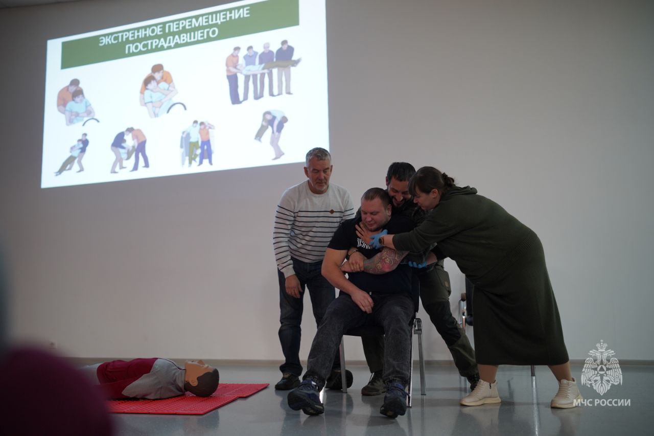 В год 35-летия МЧС России и в рамках всероссийской акции ведомства "35 добрых дел" особенно важно успевать делать добрые дела В год 35-летия МЧС России и в рамках всероссийской акции ведомства "35 добрых дел" особенно важно успевать делать добрые дела